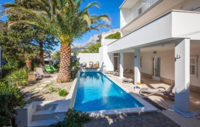 Cozy Apartment In Makarska With House Sea View